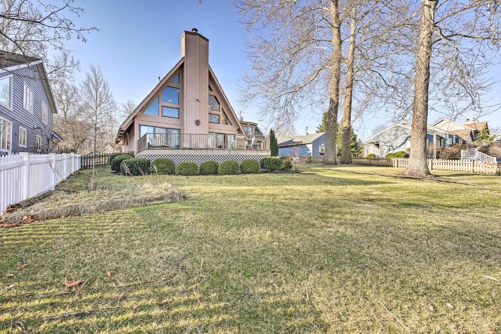 Spacious Syracuse Getaway with Waterfront Deck!